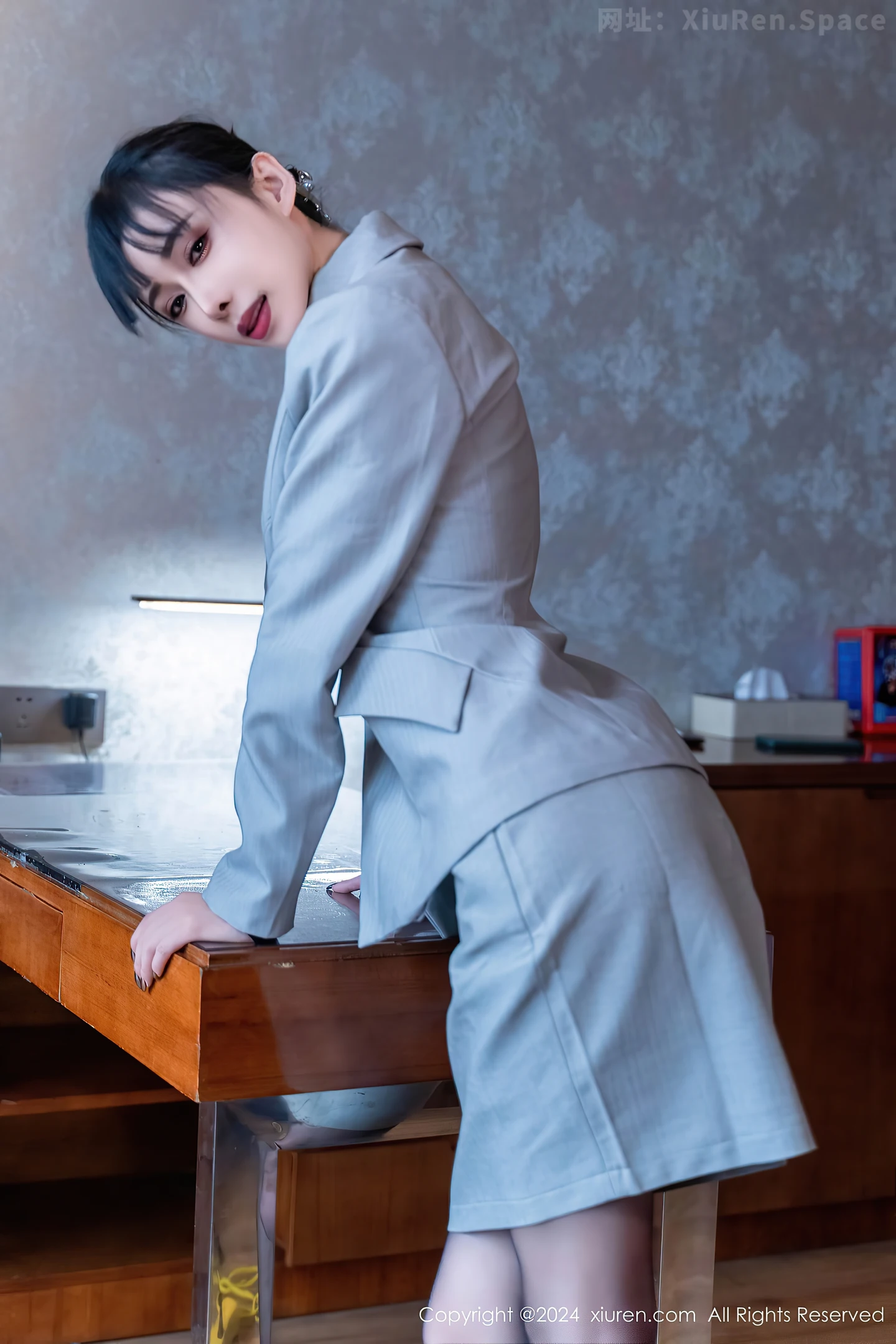 图片[5]-[XiuRen秀人网]VOL.8290 模特宝宝甜办公室OL制服露黑色缕空连体衣配超薄黑丝诱惑写真69P-秀人网官方网站